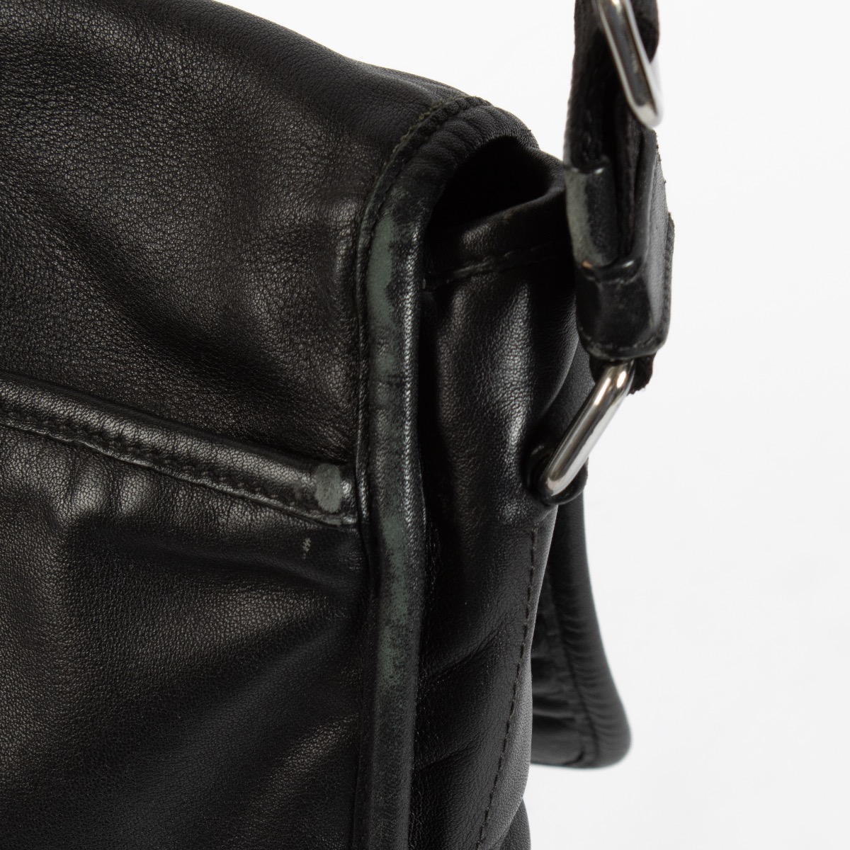 Prada Black Messenger Bag ○ Labellov ○ Buy and Sell Authentic Luxury