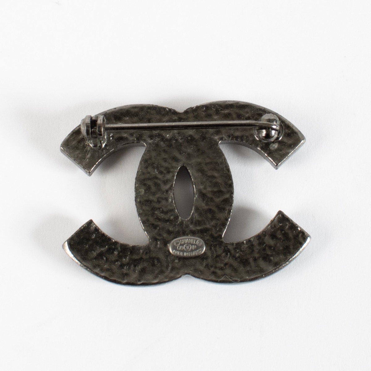 Chanel 08P Black CC Brooch ○ Labellov ○ Buy and Sell