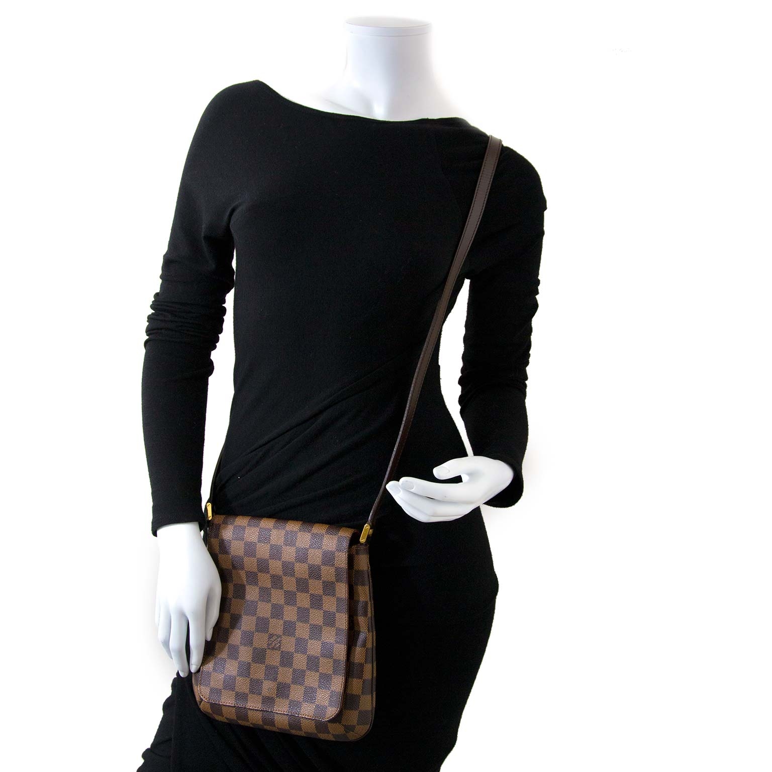 Authentic Louis Vuitton Damier Ebene Musette GM Messenger Bag – Paris  Station Shop