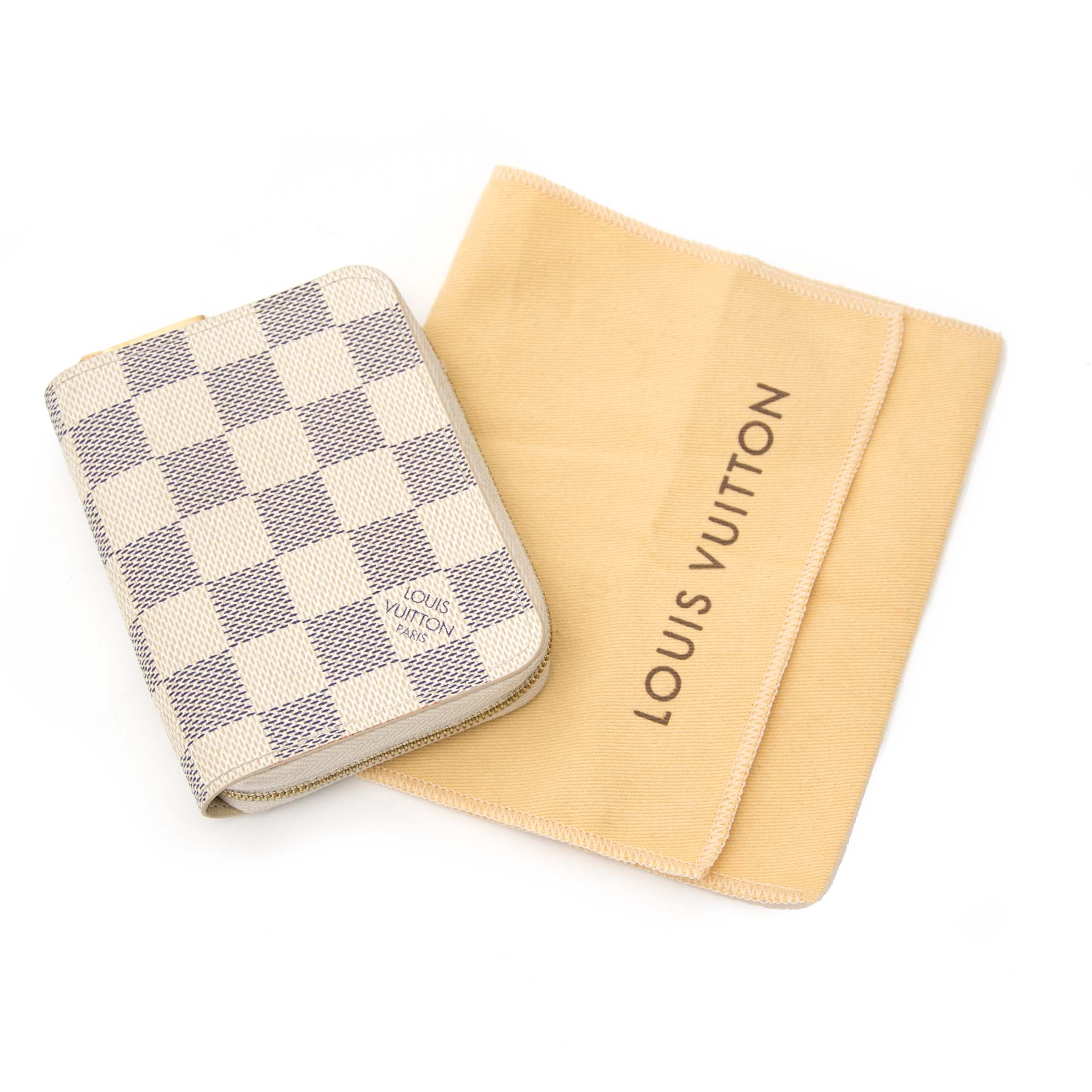 louis-vuitton-damier-wallet-.jpg