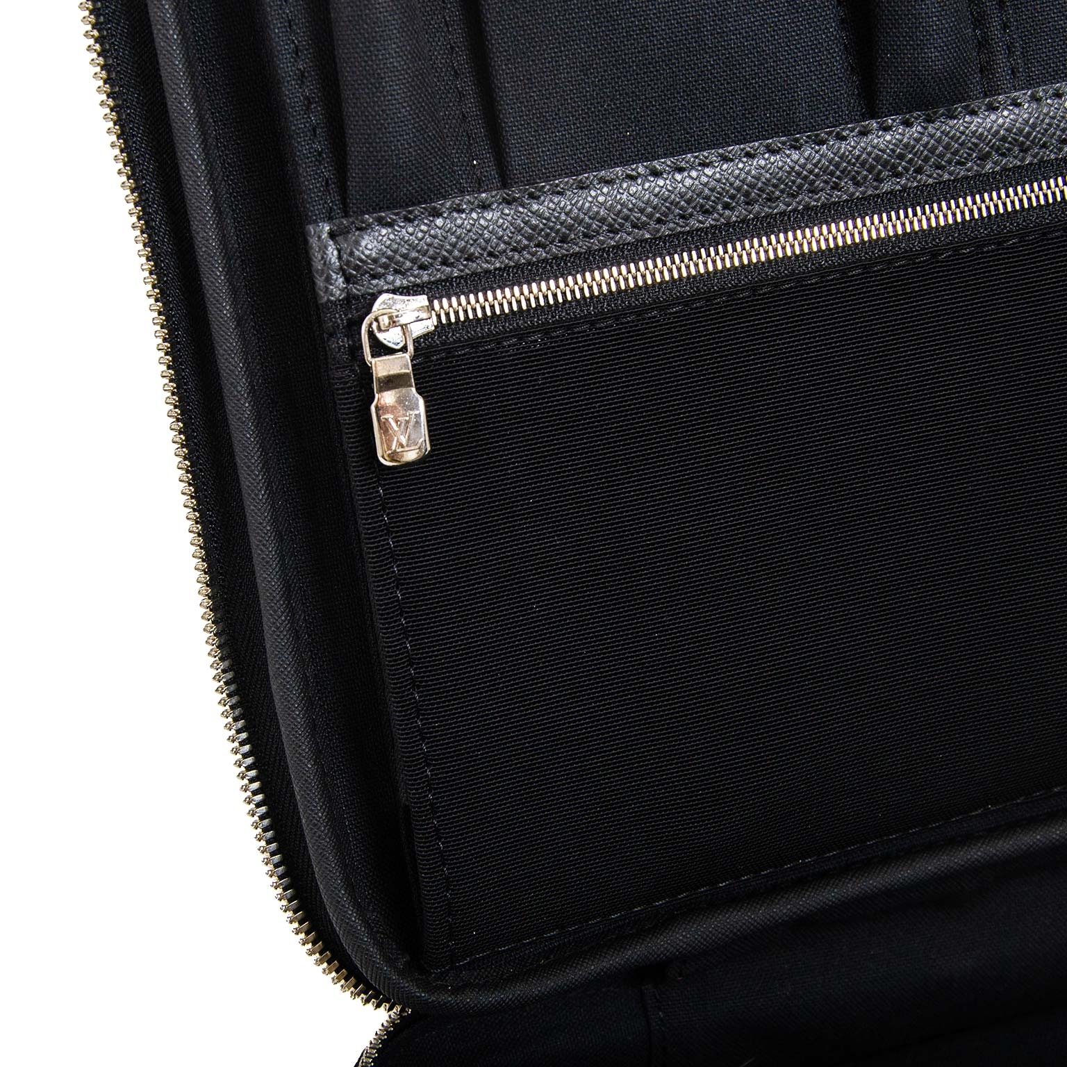 Louis Vuitton Black Taiga Odessa Messenger Laptop Bag SHW rt. $3, 250