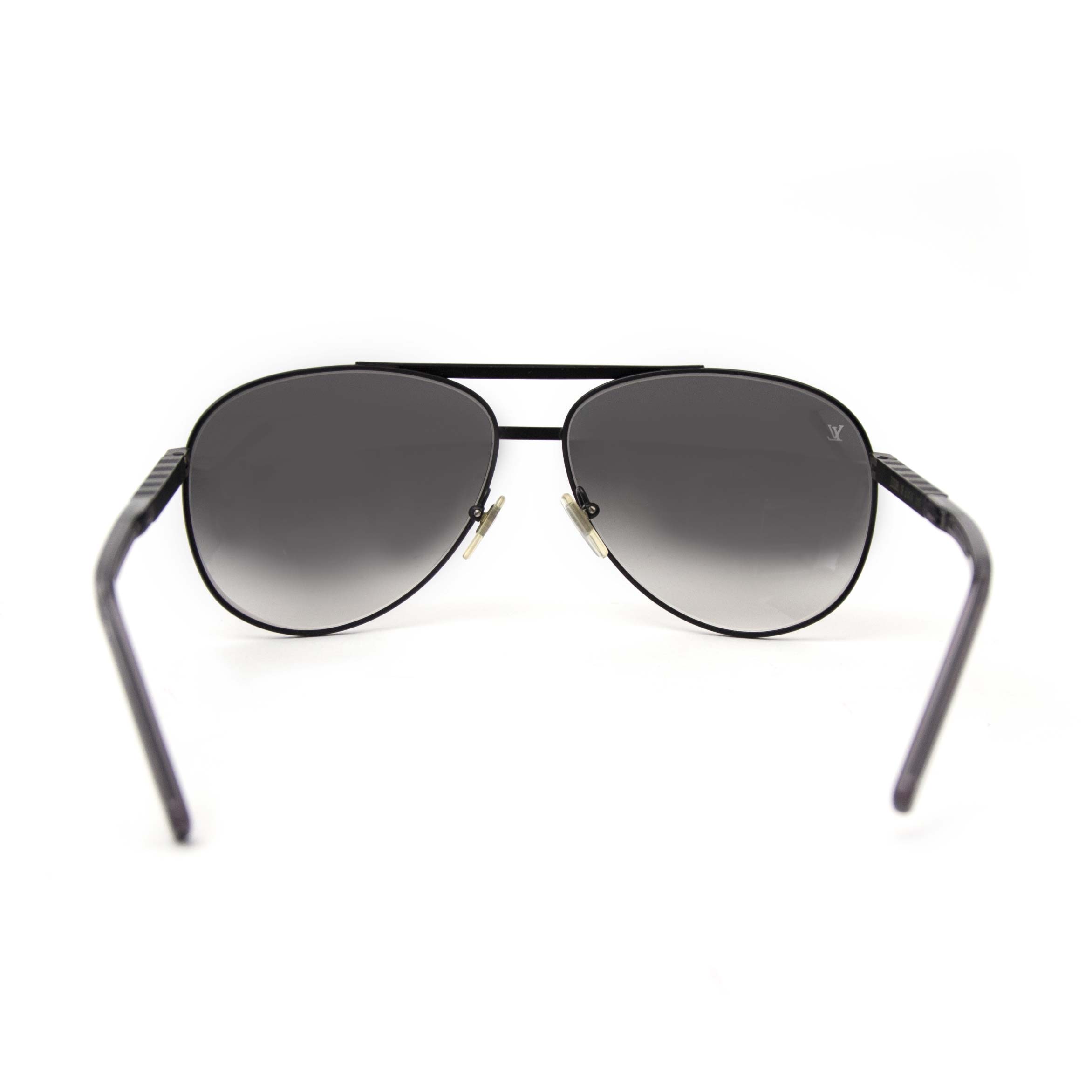 Men's silver-tone Louis Vuitton Attitude Pilote sunglasses with rubber nose  pads and gradient lenses. Includes c…