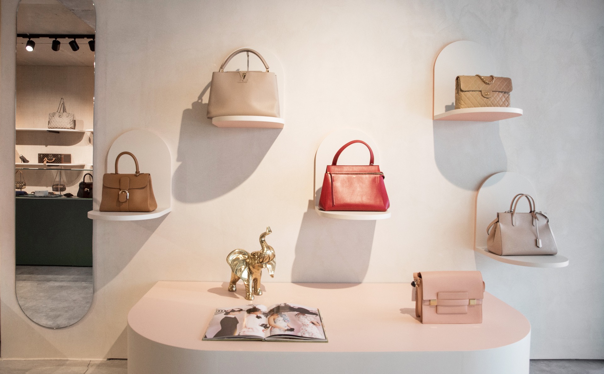 Louis Vuitton Damier Ebene Pochette Clés ○ Labellov ○ Buy and Sell  Authentic Luxury