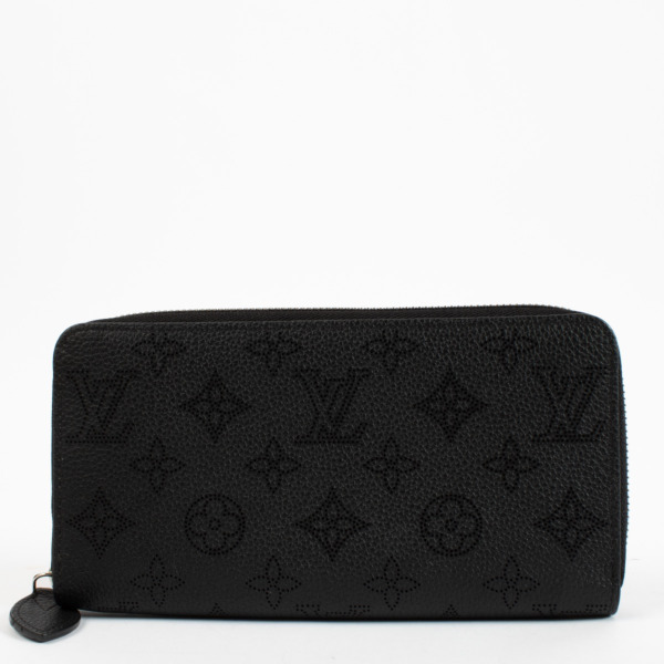 Louis Vuitton Black Mahina Zippy Wallet ○ Labellov ○ Buy and