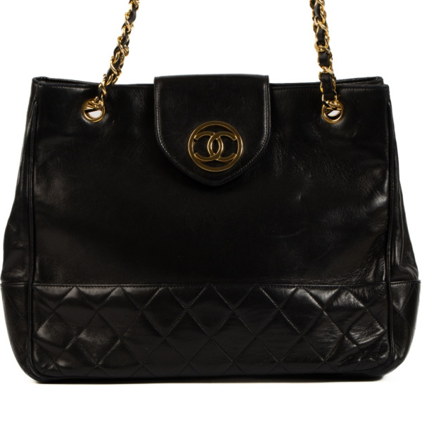 Chanel black online quilted shoulder bag