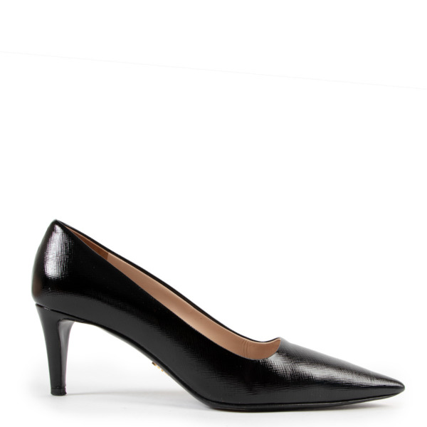 1791_prada_black_leather_pumps