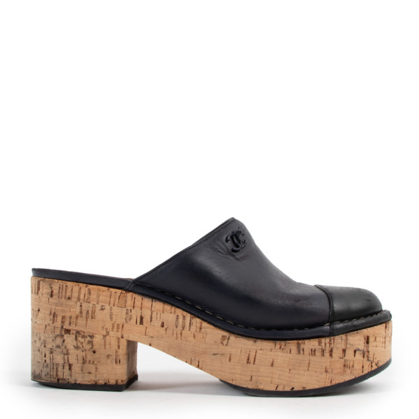 1945_chanel_black_clogs_1.jpg