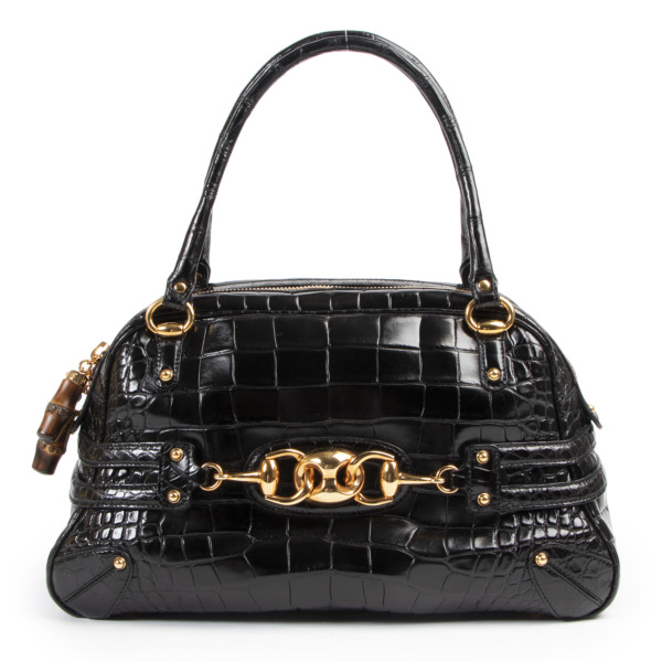2073_gucci_black_leather_shoul