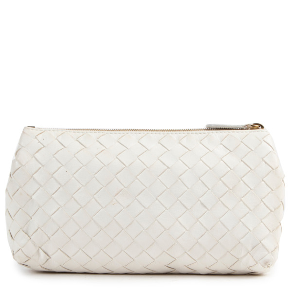 Bottega Veneta White Pouch ○ Labellov ○ Buy and Sell