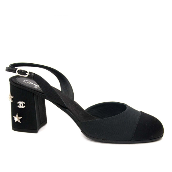 CHANEL★素敵！ BLACK SUEDE PEARLS LOGO PUMPS サイズ39 NIB CHANEL Classic Black Leather Pearls Pumps Heels CC Logo