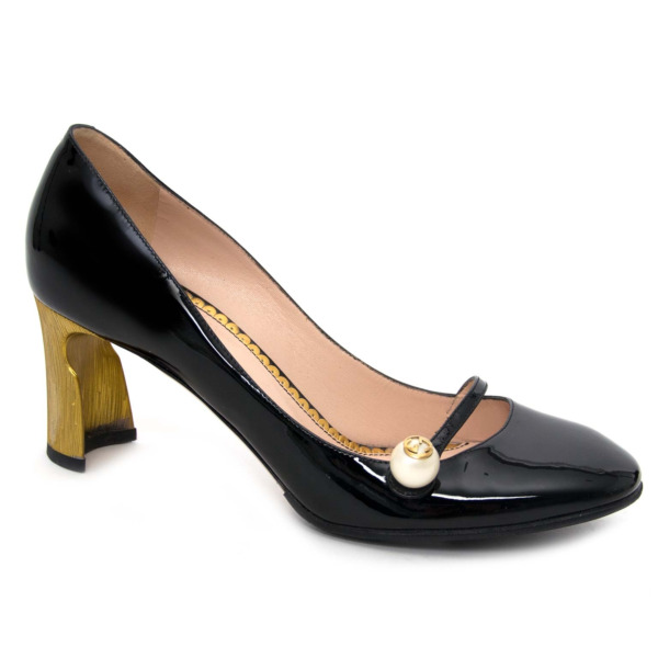 gucci-black-heels-fornt.jpg
