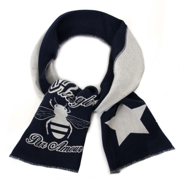 GUCCI★素敵！UNISEX STRIPED WOOL LONG SCARF W/ BEE LOGO NEW $810 GUCCI Men's Red/Navy Striped LOVED BEE LOGO Wool