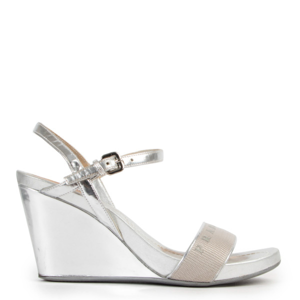 PRADA シルバー ハイヒール・パンプス 37 Prada Silver Wedge Heels - Size 37 ○ Labellov ○ Buy and