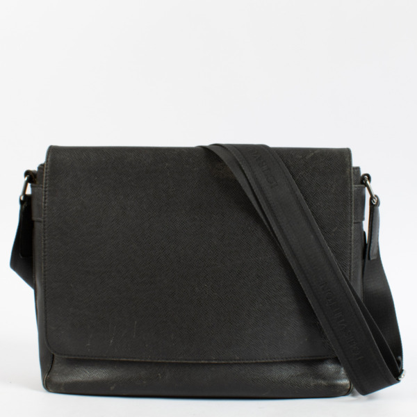 バッグ Louis Vuitton TaigaEclipseMessenger LOUIS VUITTON New flap Taiga Leather Messenger Bag Gray