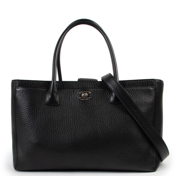 CHANEL 黒 レザー バッグ Chanel Coco Shine Tote Large Black Patent - Luxe Du Jour