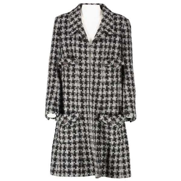 ll02379_chanel_black_and_white