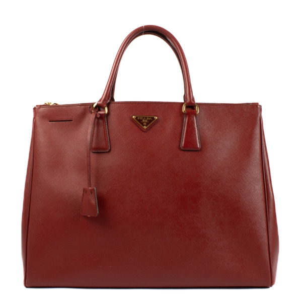 Prada red saffiano bag new arrivals