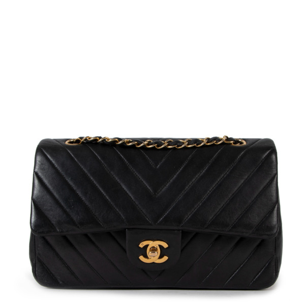 Chanel Vintage Black Chevron Calfskin Medium Classic Flap Bag ○ Labellov ○  Buy and Sell Authentic Luxury