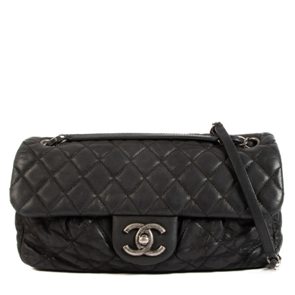 ll08645_chanel_leather_shoulde