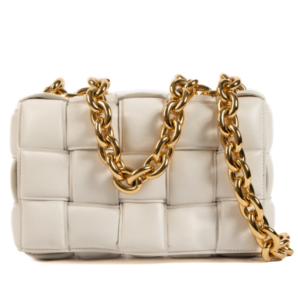 大人気☆BOTTEGA VENETA☆THE CHAIN CASSETTE LEATHER BAG Authentic Bottega Veneta Chain Cassette Padded Black Leather
