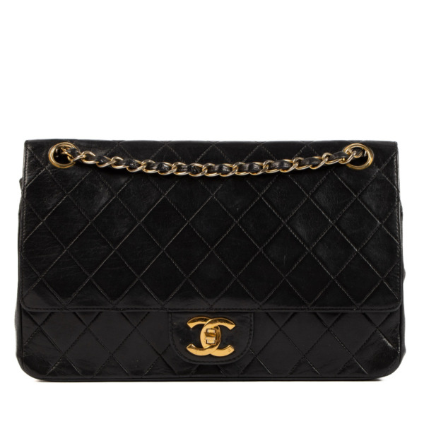 Chanel Vintage Black Lambskin Classic Flap Bag ○ Labellov ○ Buy and Sell  Authentic Luxury