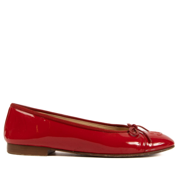 Chanel Red Patent Leather Ballerinas - size 37 ○ Labellov