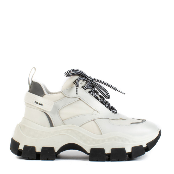 PRADA Pegasusスニーカー ホワイト/シルバー ll12303_prada_white_sneackers-
