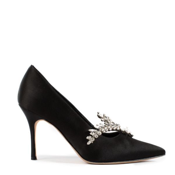 ll15952_manolo_blahnik_black_h